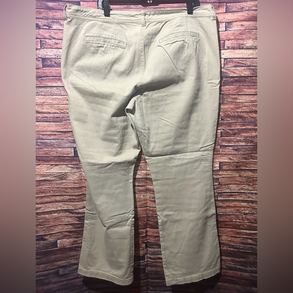 Old Navy Sweetheart Khakis - Picture 3 of 4